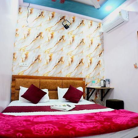Hotel Ganraj Udždžain Exteriér fotografie