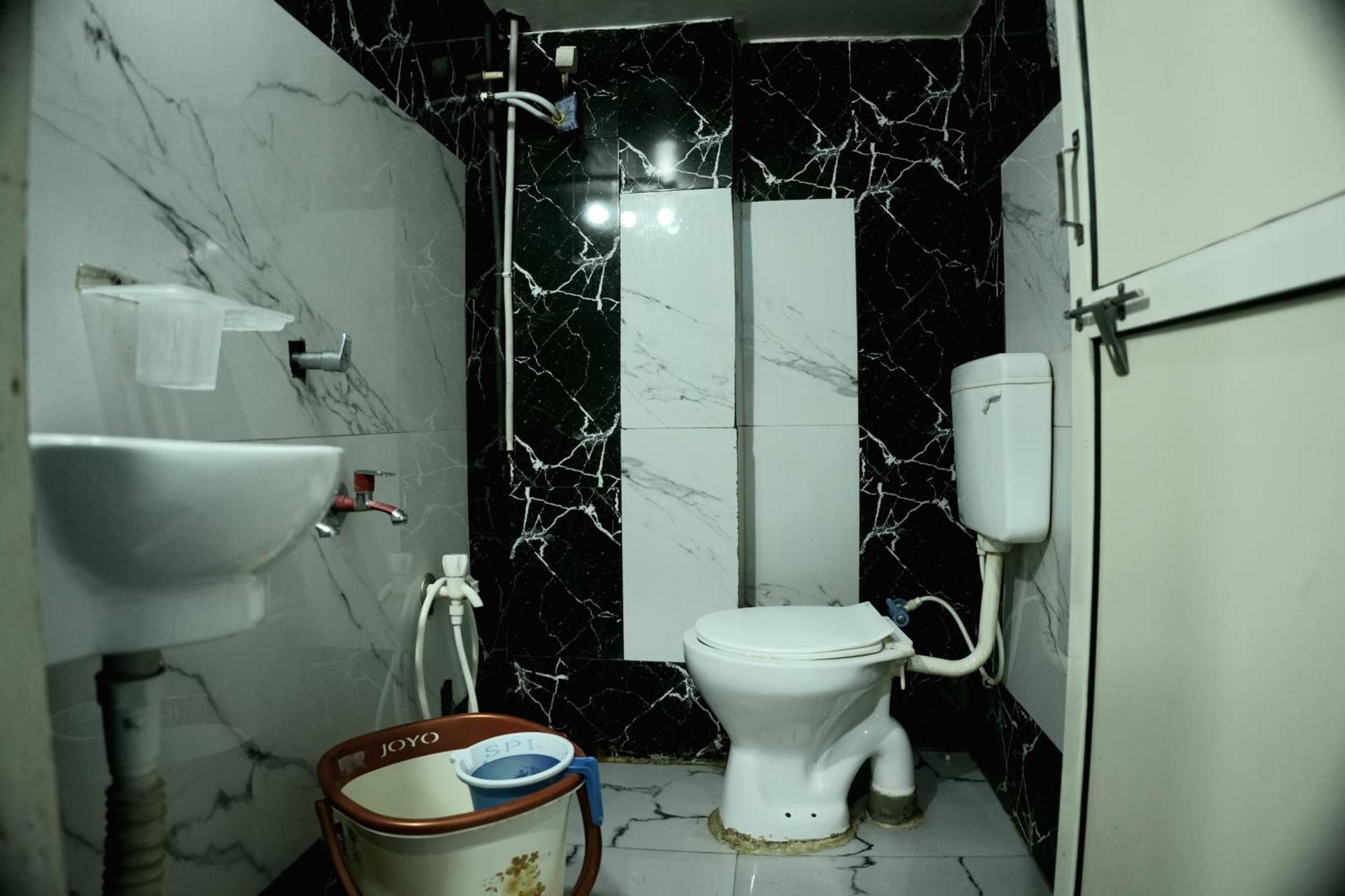 Hotel Ganraj Udždžain Exteriér fotografie